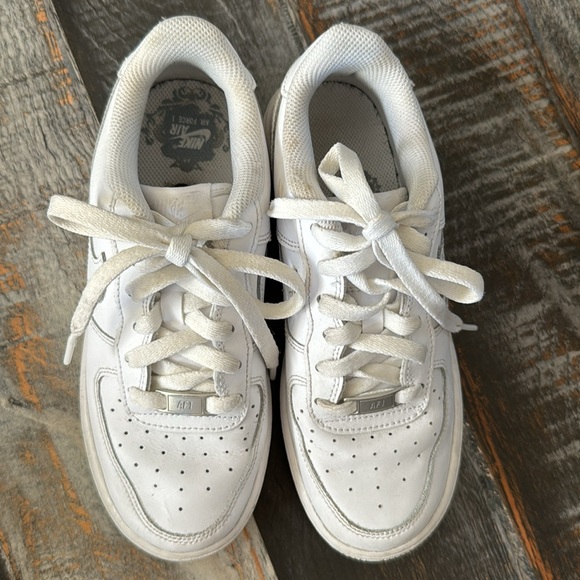 Nike white Air Force One sneakers size 4Y - Picture 2 of 10